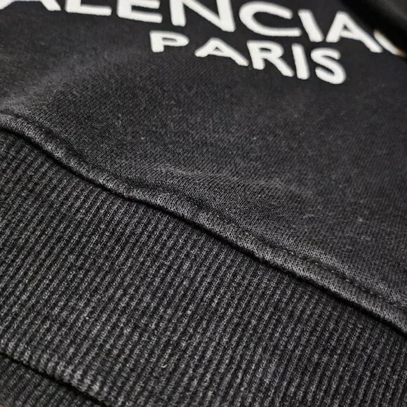 BALENCIAGA  BLACK AND WHITE ICONIC LOGO UNISEX SWEATSHIRT - Picture 9 of 10